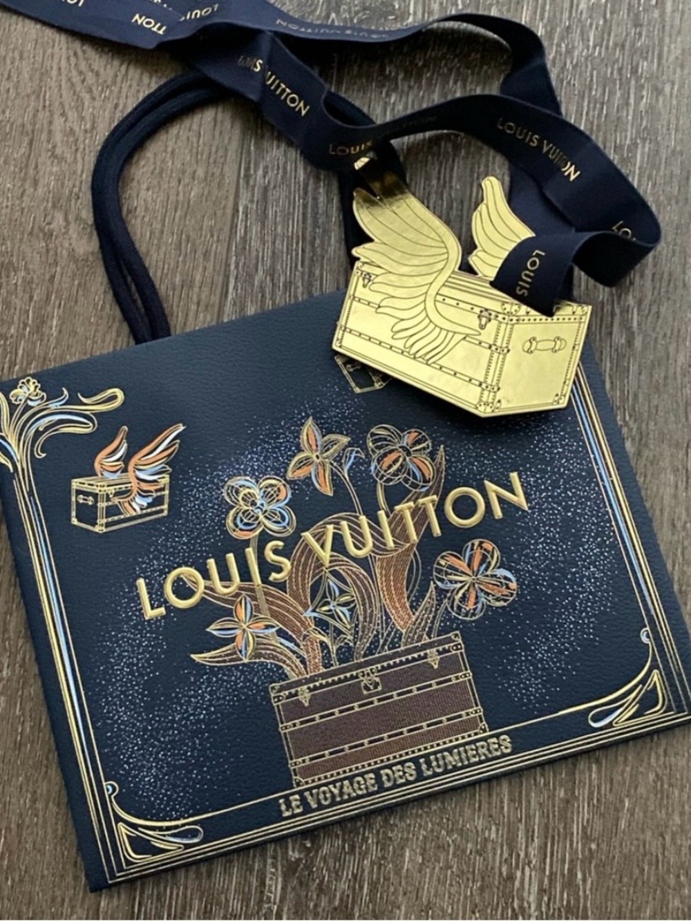 Louis Vuitton Holiday Paper Bag and Gift Tag set - LIMITED EDITION